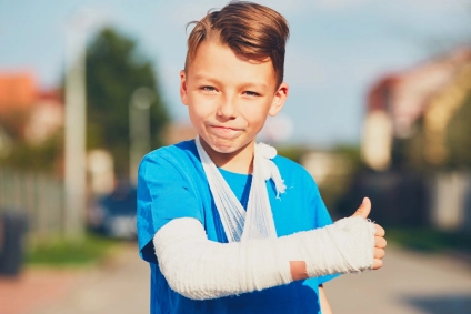 Leto praje úrazom. Chráňte svoje dieťa a poistite ho.