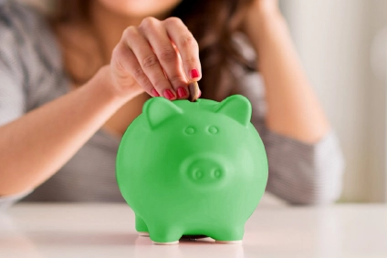 Splácanie súčasne so sporením.